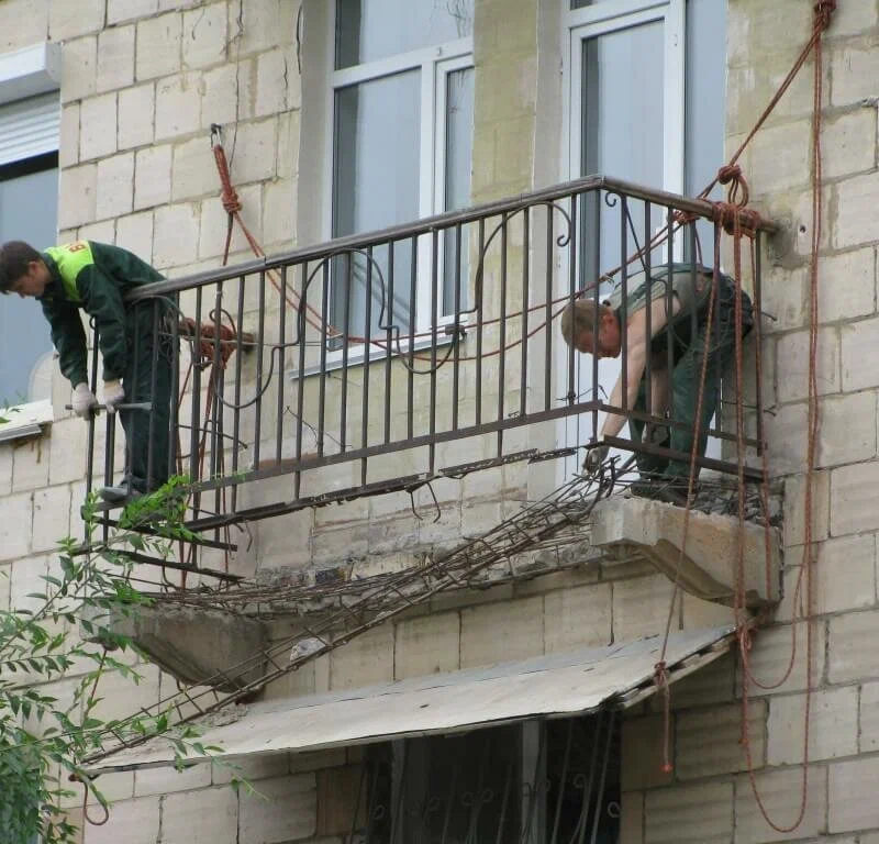 Кто должен ремонтировать балкон в многоквартирном доме: права, обязанности и практические шаги