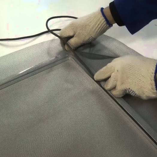Как сделать замену москитной сетки в рамке самостоятельно: подробный пошаговый гид