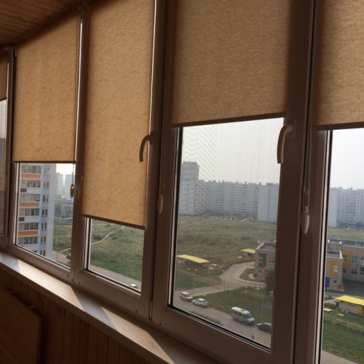 Чем закрыть окна на балконе от солнца: практические решения, проверенные идеи и советы