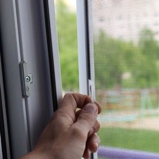 Как снять москитную сетку с пластикового окна: подробная инструкция и практические советы
