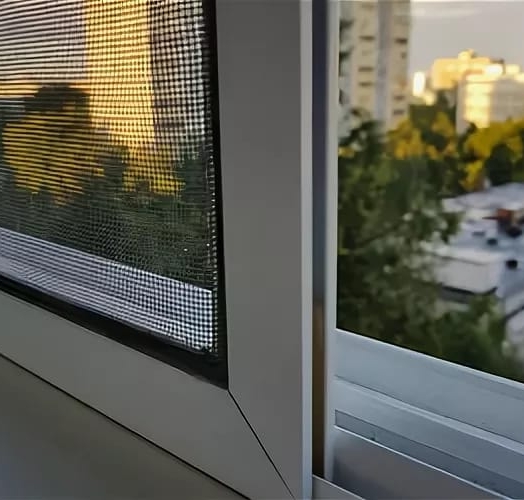 Москитные сетки на алюминиевые окна: как выбрать, установить и ухаживать так, чтобы забыть о насекомых навсегда