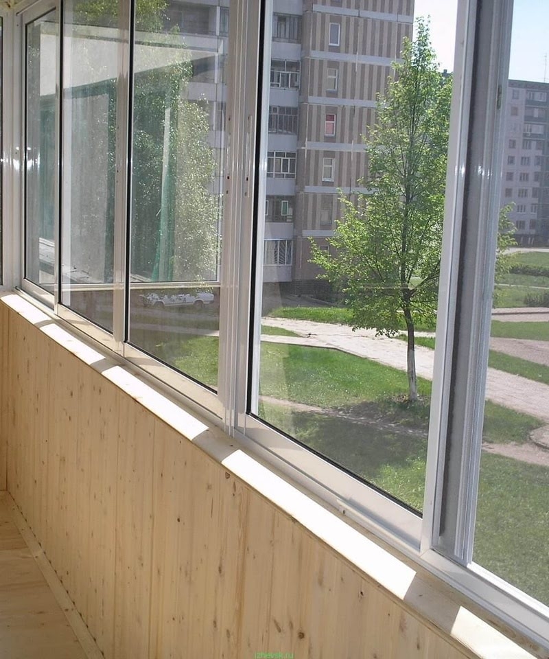 Раздвижное остекление балкона алюминиевым профилем: практичный и стильный выбор