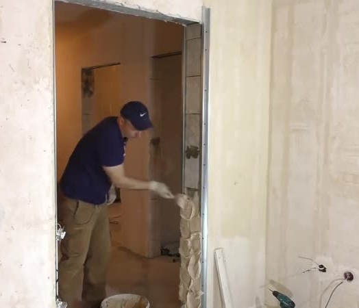 Как выровнять откосы дверного проема: практическое руководство от подготовки до финишной отделки