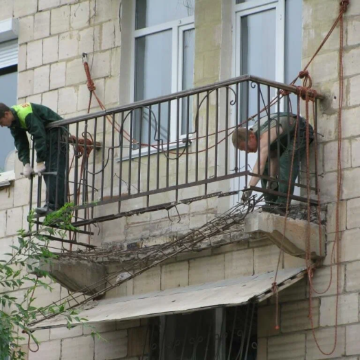 Кто должен ремонтировать балкон в многоквартирном доме: права, обязанности и практические шаги