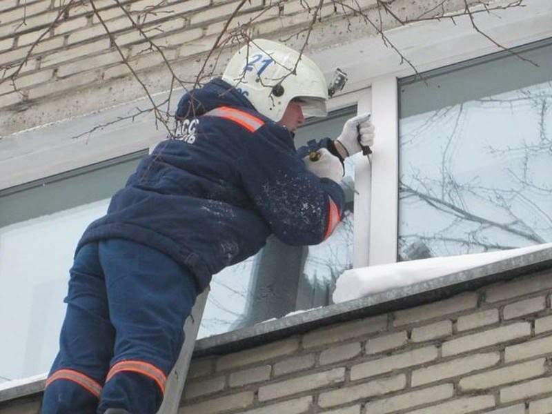 Как открыть пластиковое окно снаружи: безопасные и законные варианты при экстренной необходимости